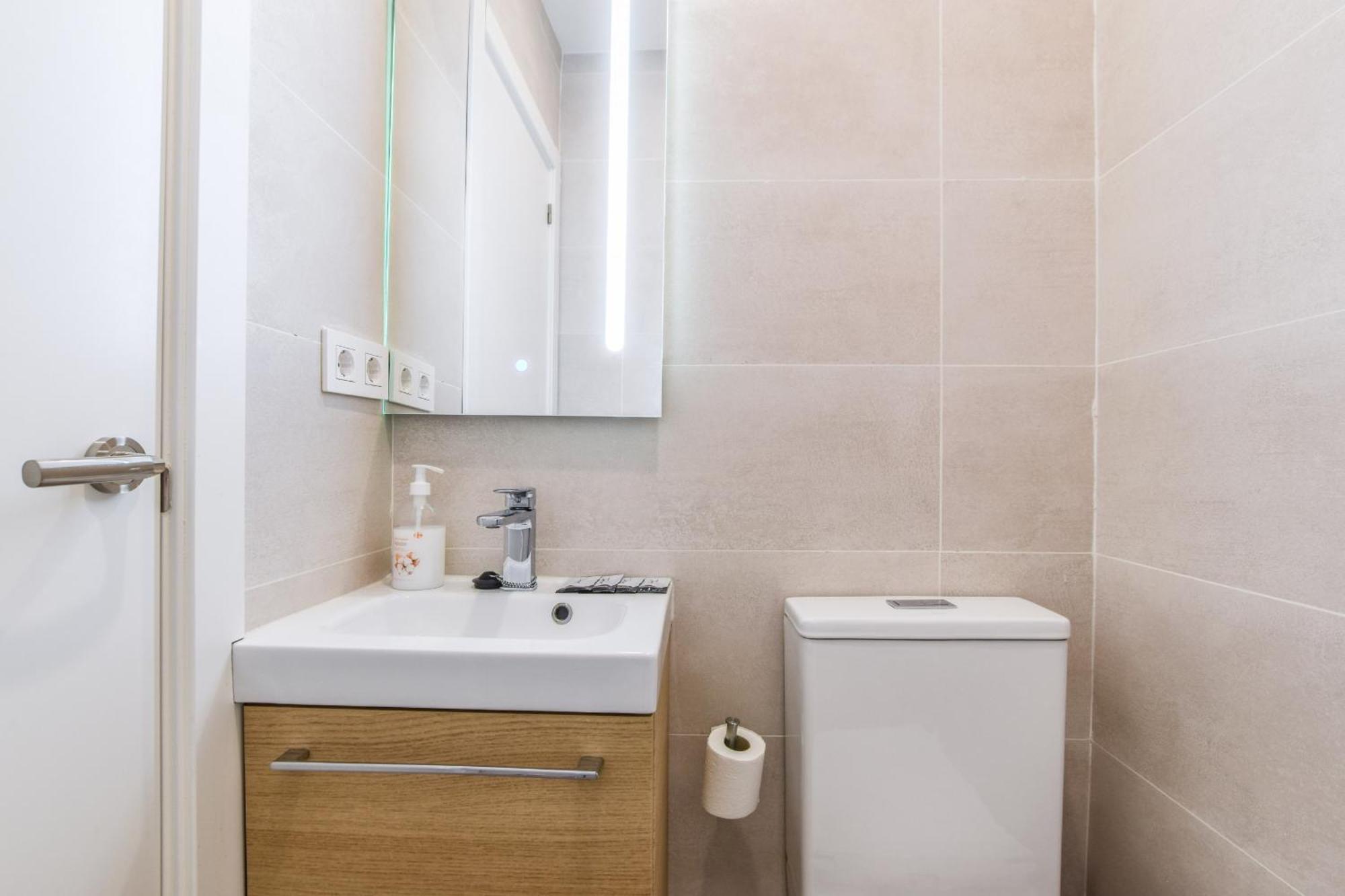 Apartamentos Reformados En Metro Pacifico Alquiler Temporal Madrid Buitenkant foto