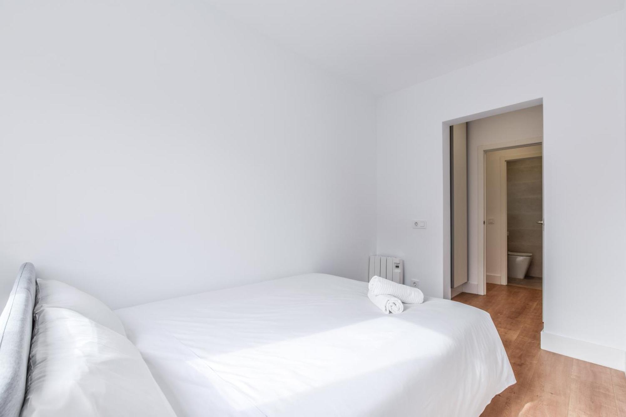 Apartamentos Reformados En Metro Pacifico Alquiler Temporal Madrid Buitenkant foto