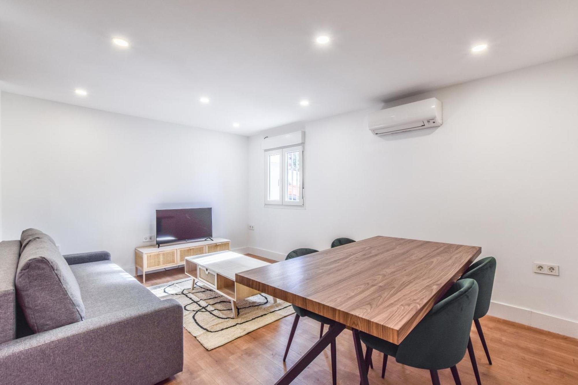 Apartamentos Reformados En Metro Pacifico Alquiler Temporal Madrid Buitenkant foto