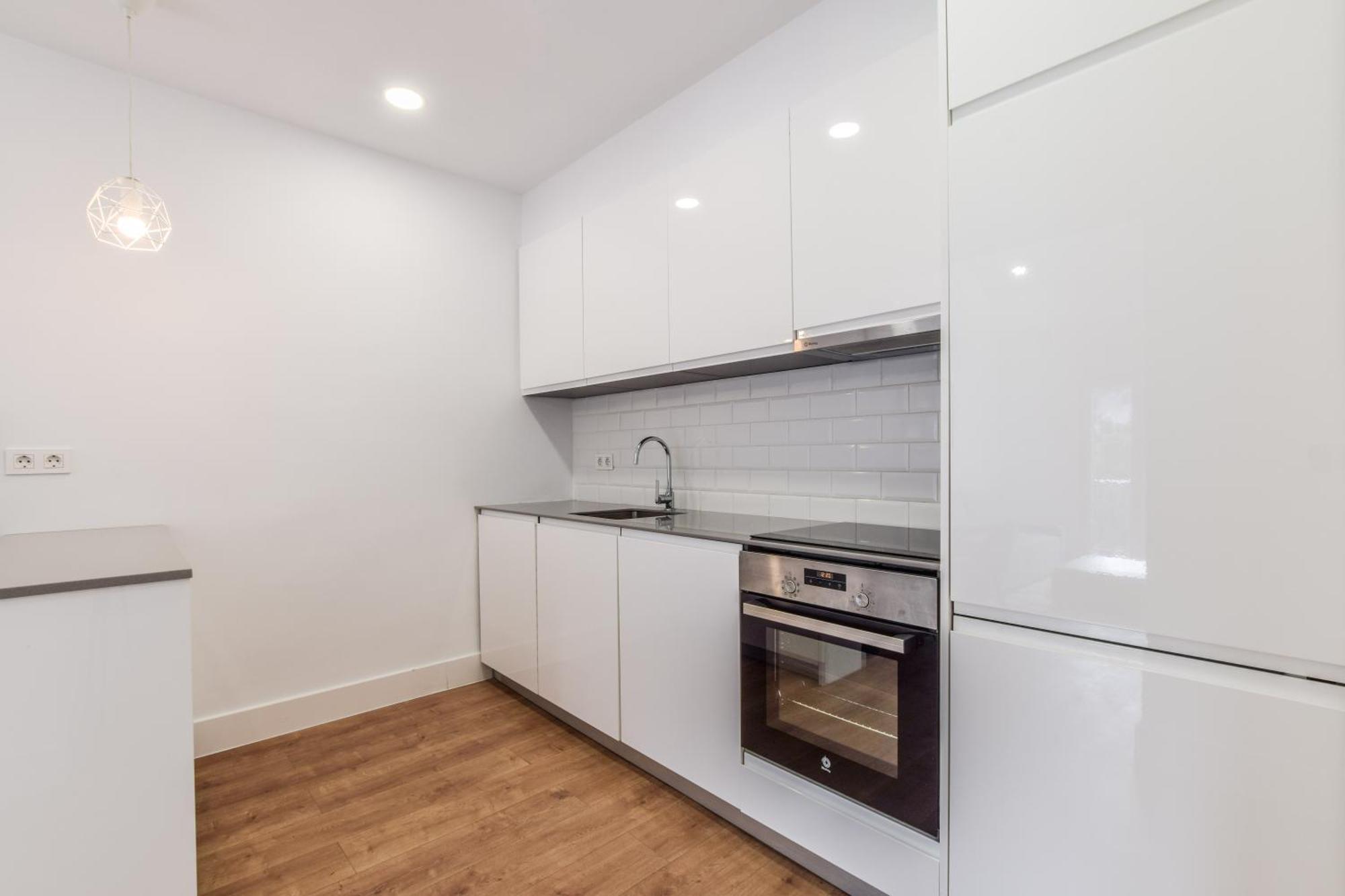 Apartamentos Reformados En Metro Pacifico Alquiler Temporal Madrid Buitenkant foto