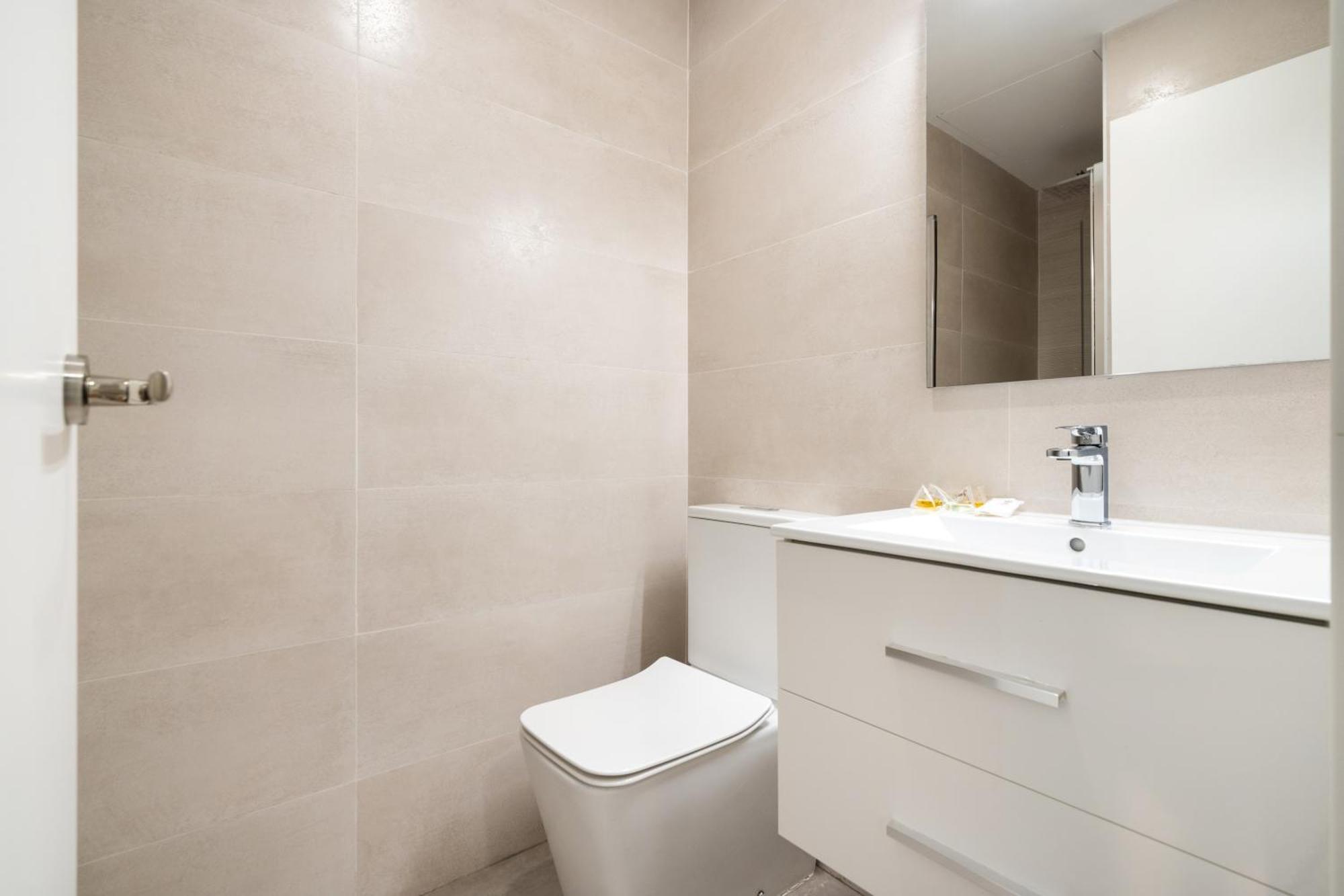 Apartamentos Reformados En Metro Pacifico Alquiler Temporal Madrid Buitenkant foto