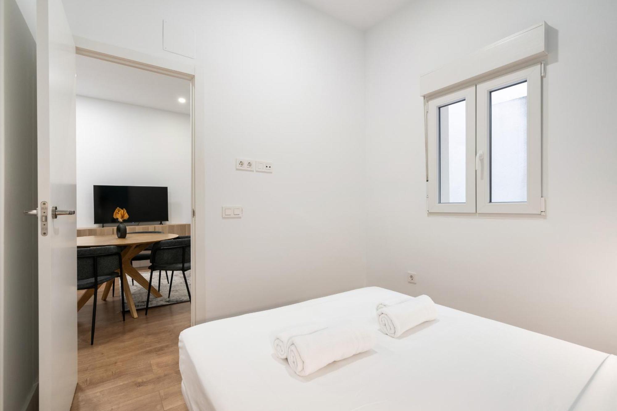 Apartamentos Reformados En Metro Pacifico Alquiler Temporal Madrid Buitenkant foto