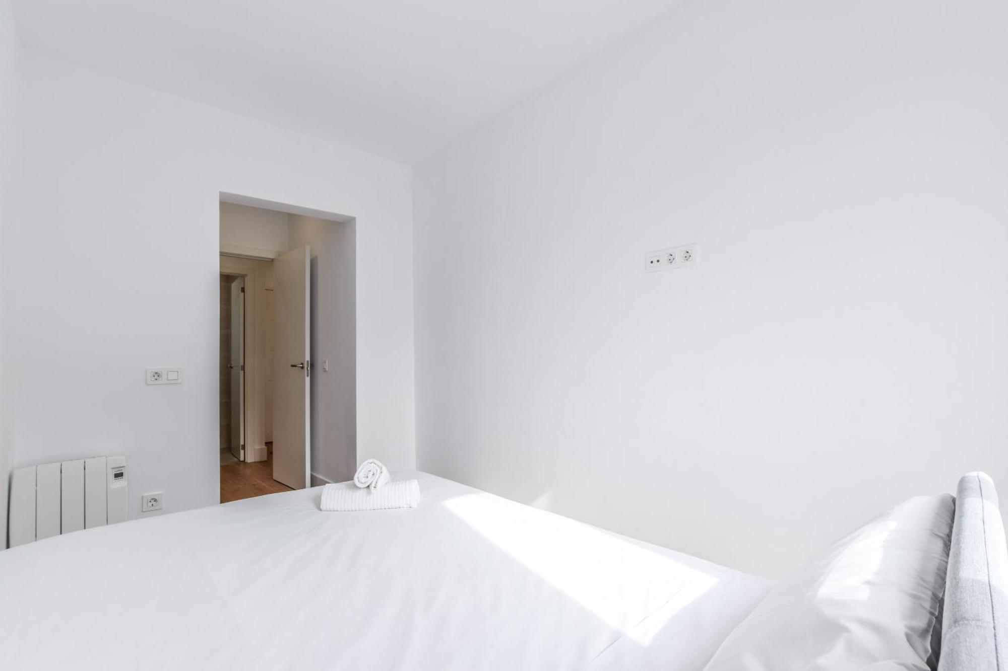 Apartamentos Reformados En Metro Pacifico Alquiler Temporal Madrid Buitenkant foto