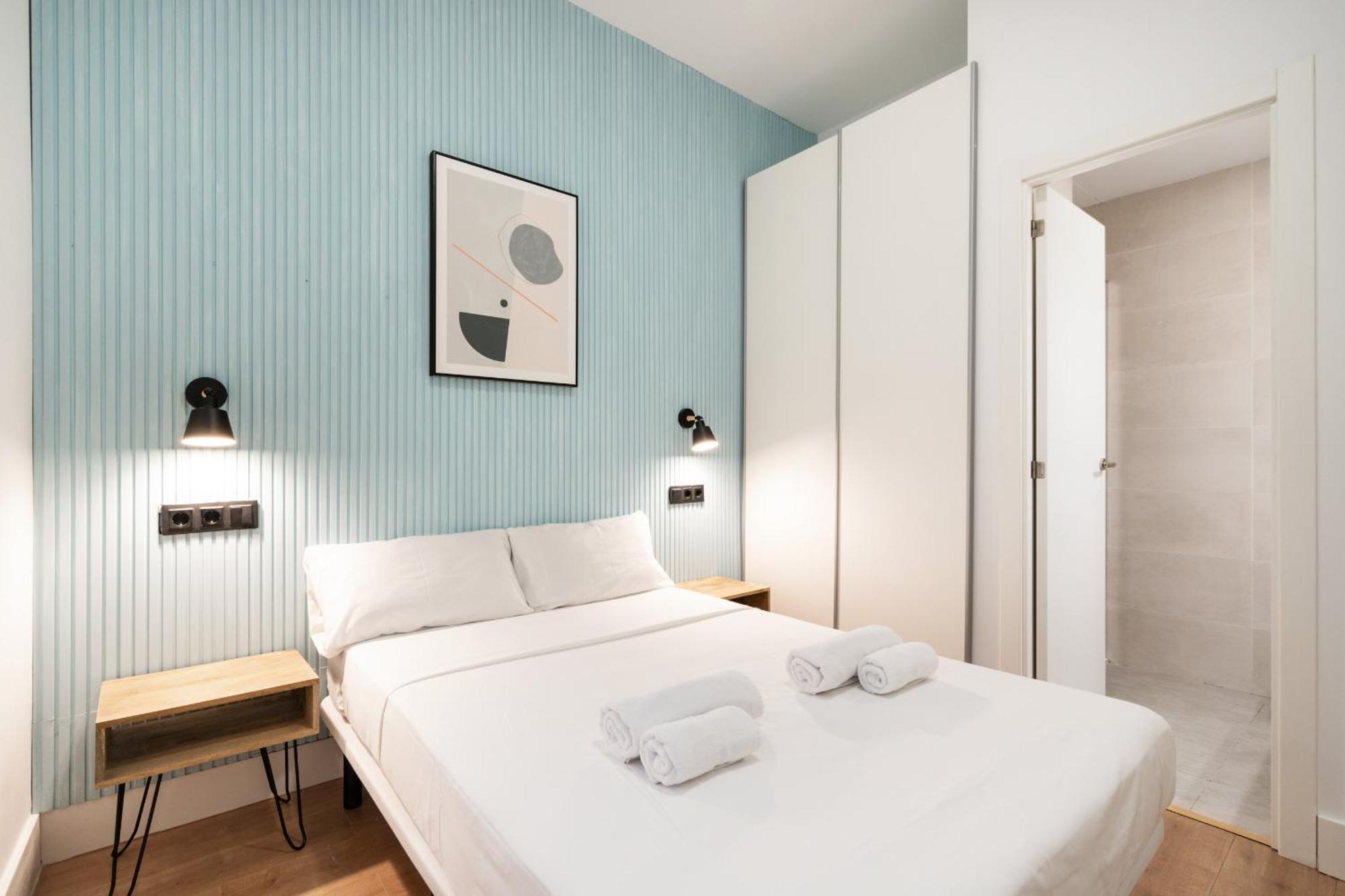 Apartamentos Reformados En Metro Pacifico Alquiler Temporal Madrid Buitenkant foto