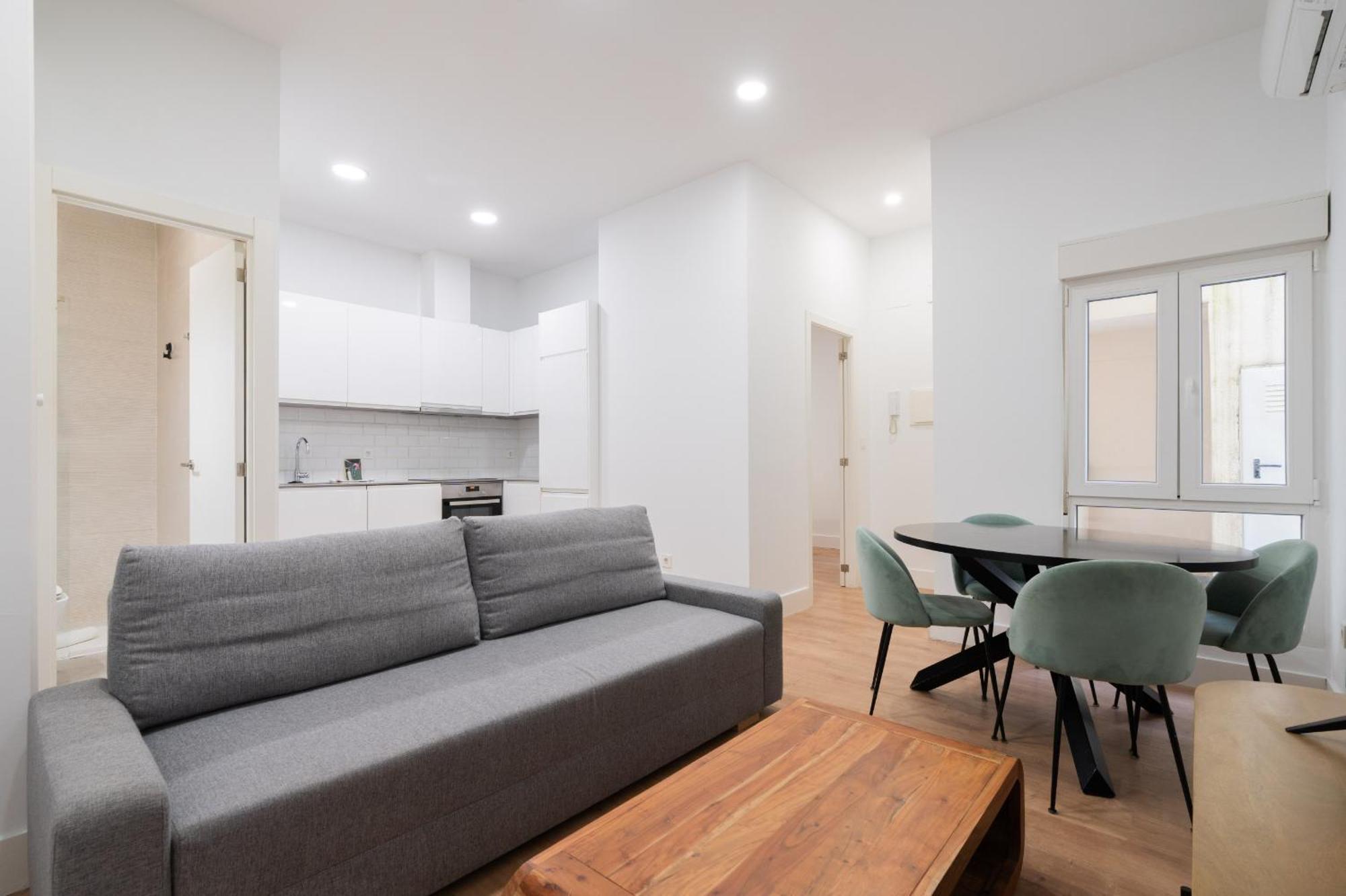 Apartamentos Reformados En Metro Pacifico Alquiler Temporal Madrid Buitenkant foto